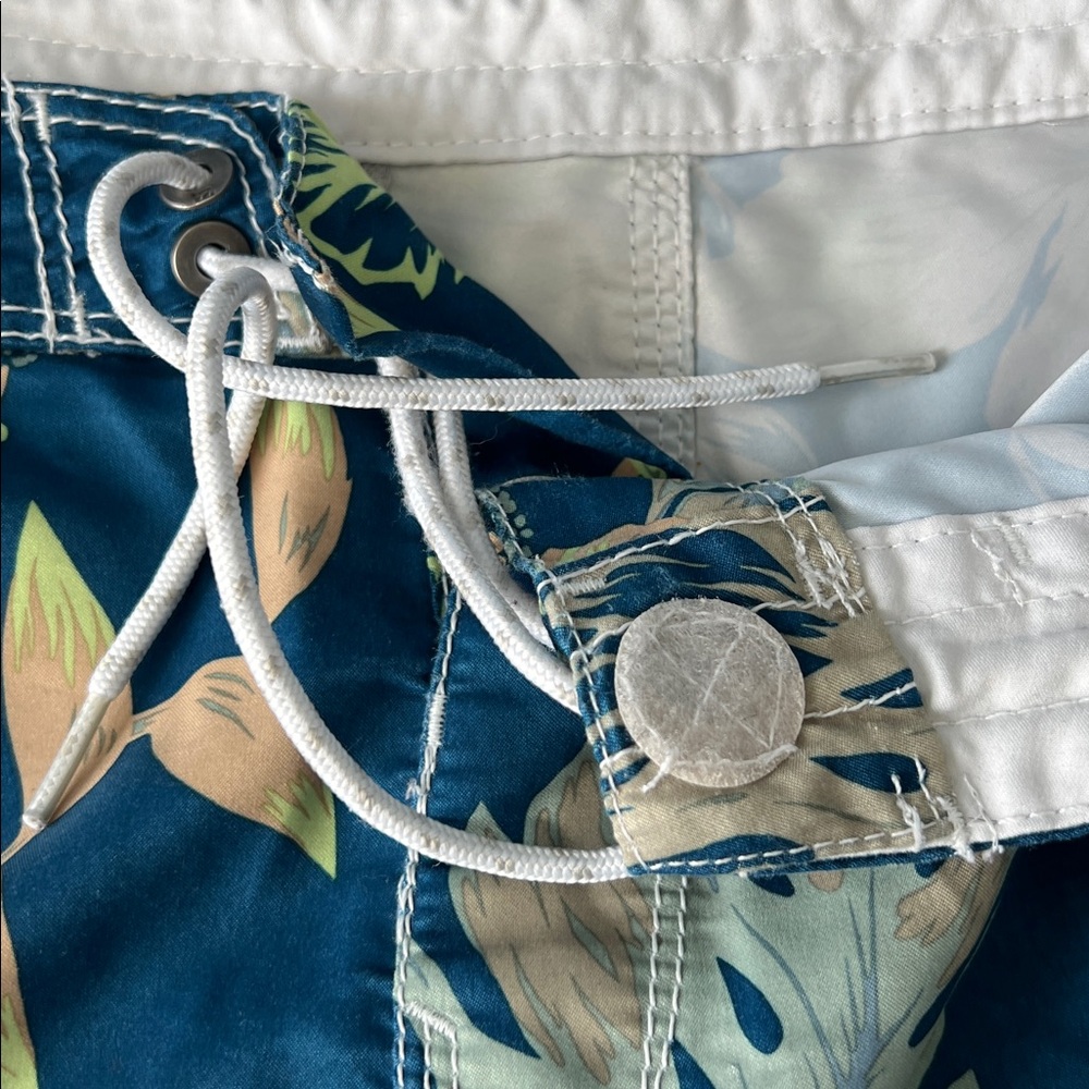 Billabong Men's Floral Swim Shorts - Blue and White - 34 - Picture 7 of 9